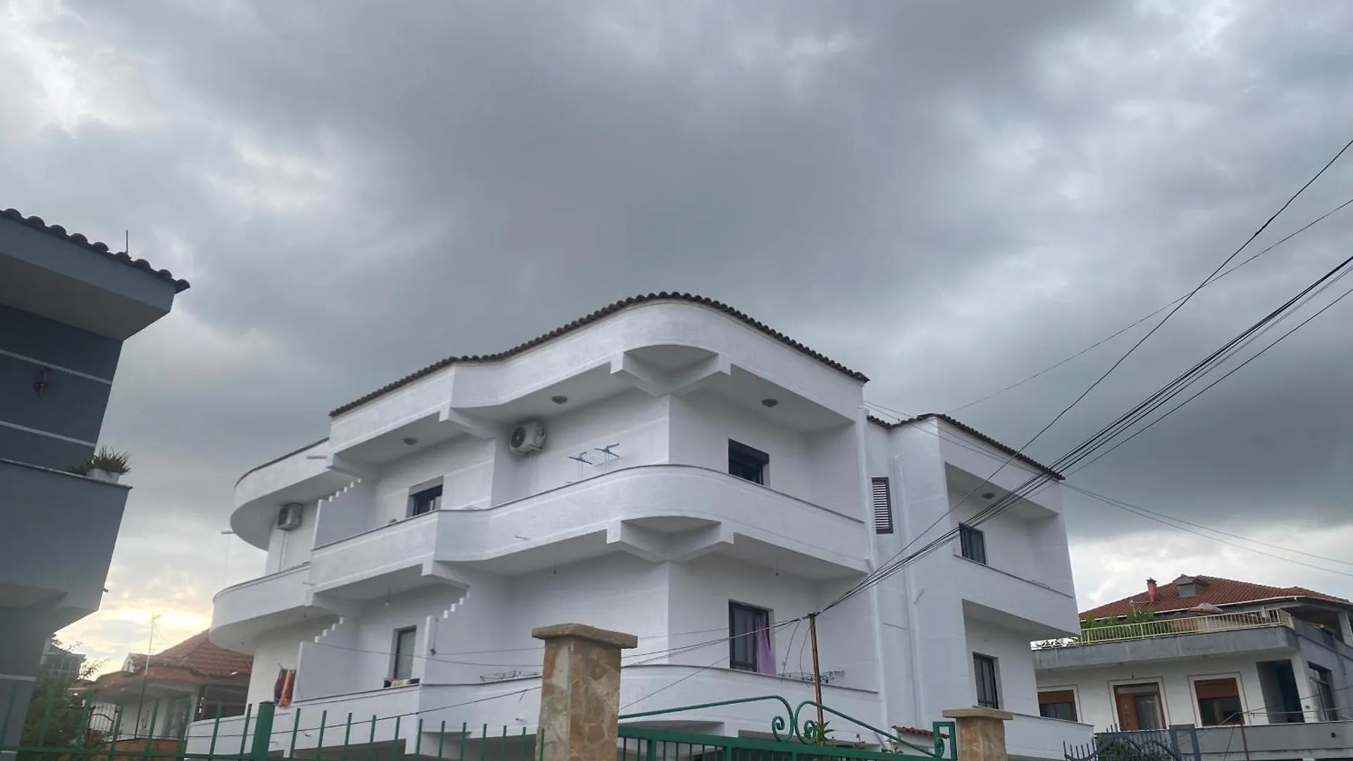 Quiet One Bedroom Apartament- Dajti View 地拉那 公寓